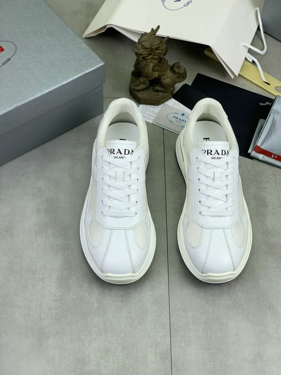 Men's Men's Shoes 💰P600 💰【New Style】 The latest model of high-quality PRADA classic men's shoes has been launched on the official website at a 1:1 replica, synchronized in Hong Kong and on the same catwalk; all made of calfskin➕imported cowhide lining, 🍡🍡original rubber outsole, non-slip and wear-resistant; comfortable on the feet, attractive style, fine workmanship, and simple and neat shoe lasts, highlighting a man's courage and toughness, 👍size 38 to 44 (45 can be customized) black White color🉑️choose